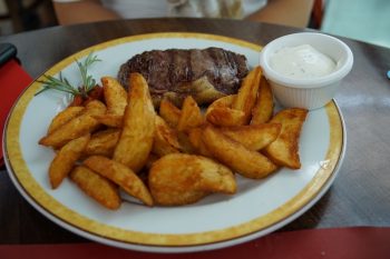 Maredo Steakhouse Flughafen Muenchen Biancas Tasty Tour Rumpsteak mit Wedges